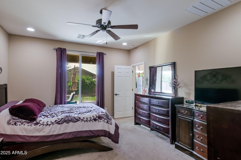 13PrimaryBedroom