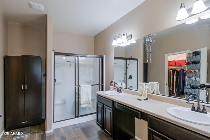 14PrimaryBathroom