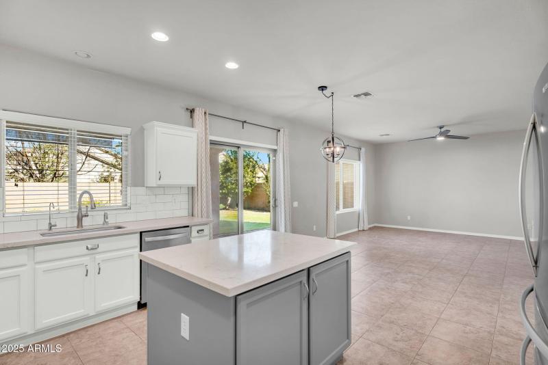 14-web-or-mls-11106 E Serafina Ave-14