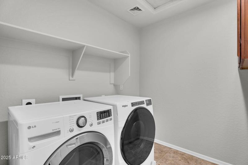 36-web-or-mls-11106 E Serafina Ave-36