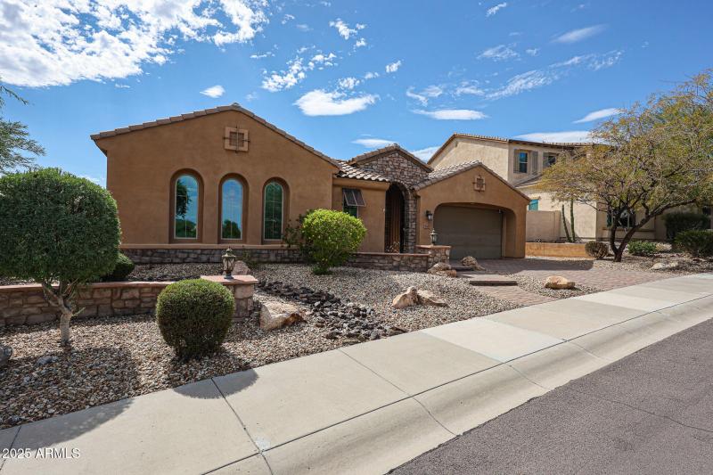 Great Curb Appeal!