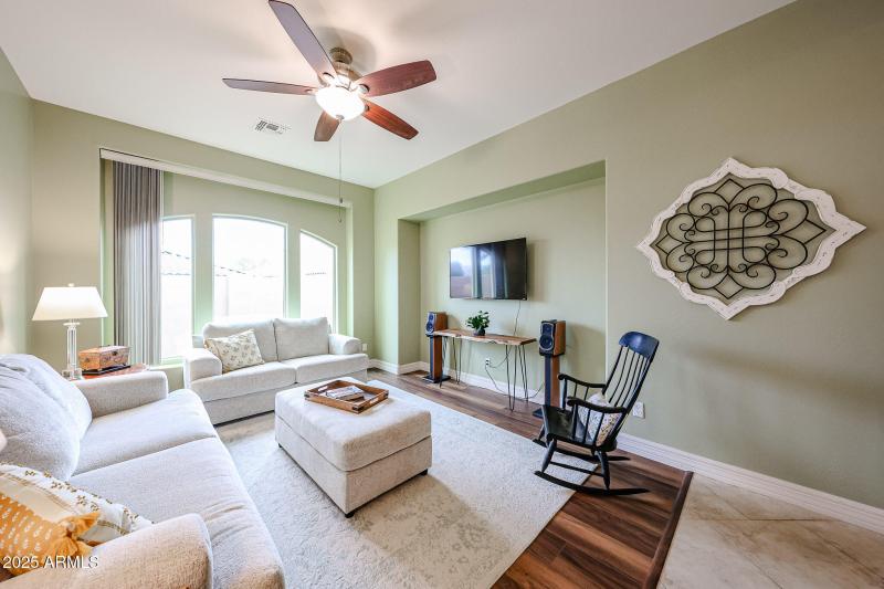 Living Room/Flex Space