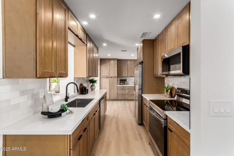 12 Lakeview