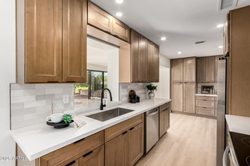 14 Lakeview