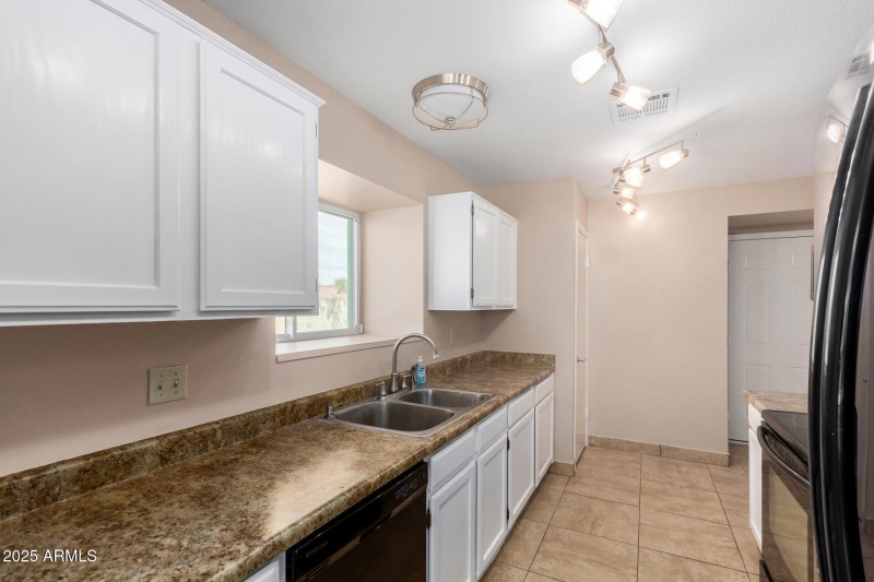 09 Kitchen