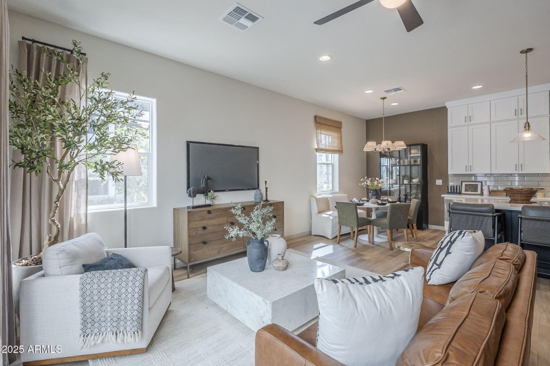 132 W Willo Court