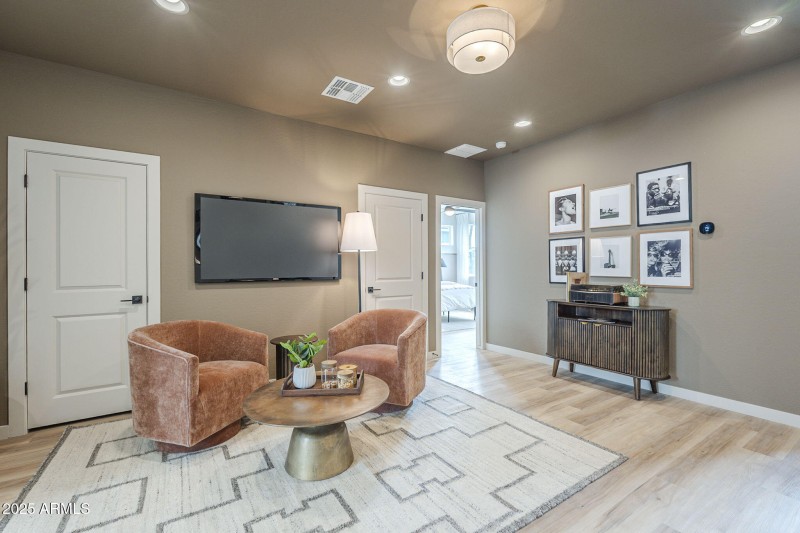 132 W Willo Court