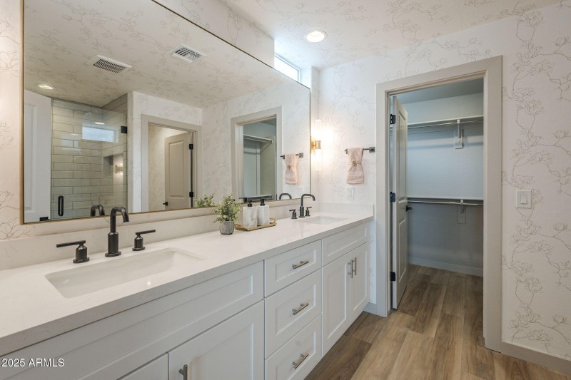 132 W Willo Court