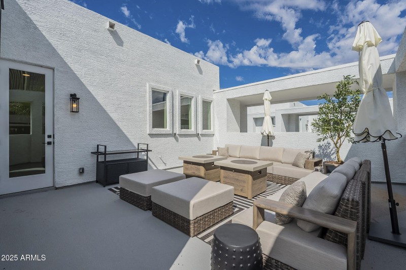 132 W Willo Court