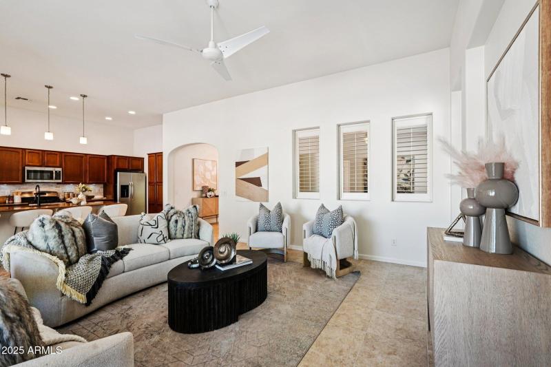 10-web-or-mls-W Almeria Rd-S0910-010