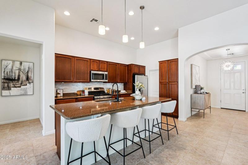 17-web-or-mls-W Almeria Rd-S0910-017