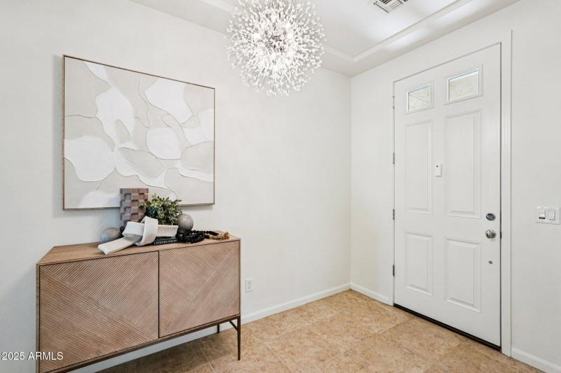 21-web-or-mls-W Almeria Rd-S0910-021