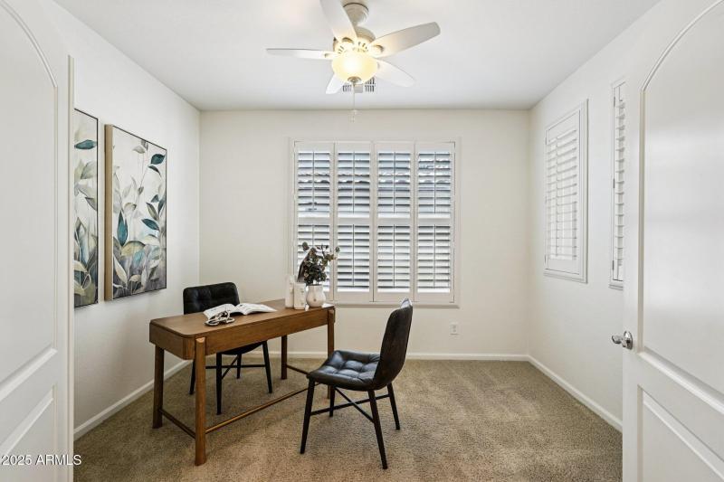 26-web-or-mls-W Almeria Rd-S0910-026