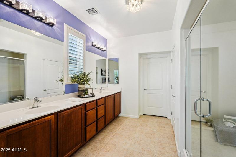 36-web-or-mls-W Almeria Rd-S0910-036