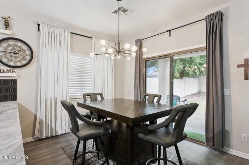 9-web-or-mls-7321-n-81st-dr