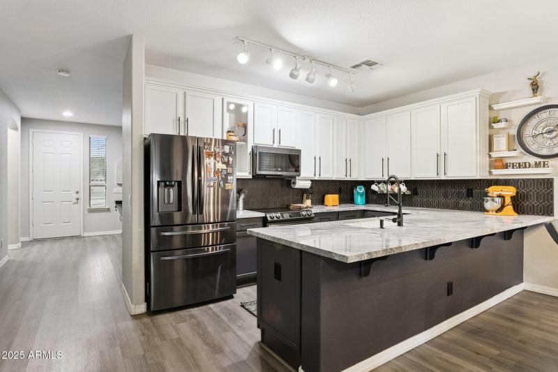 11-web-or-mls-7321-n-81st-dr