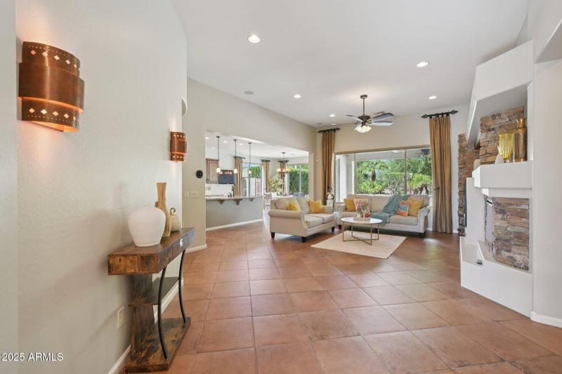 12-web-or-mls-N 163rd Dr-S0910-012