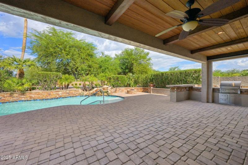 38-web-or-mls-N 163rd Dr-S0910-038