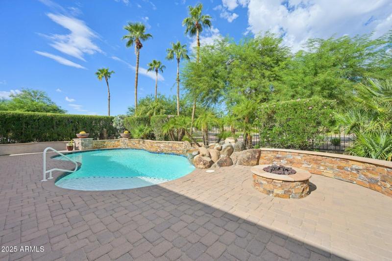 46-web-or-mls-N 163rd Dr-S0910-046