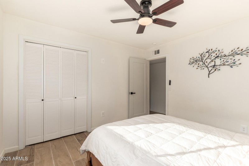 2nd bedroom to closet and hall