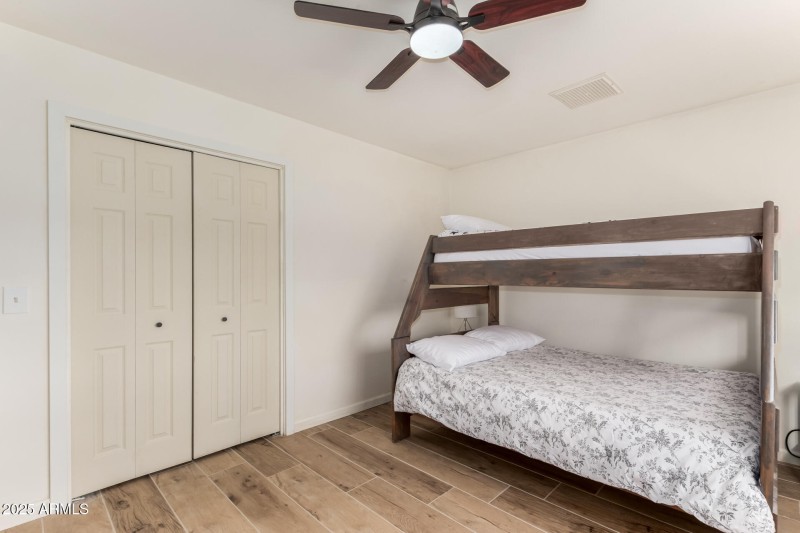 3rd bedroom to 2nd closet