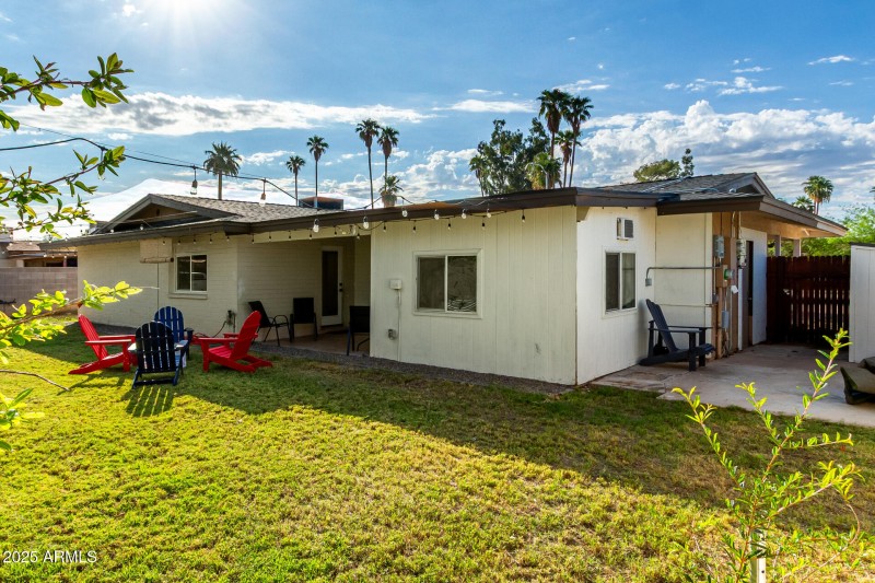 2nd side yard with gate
