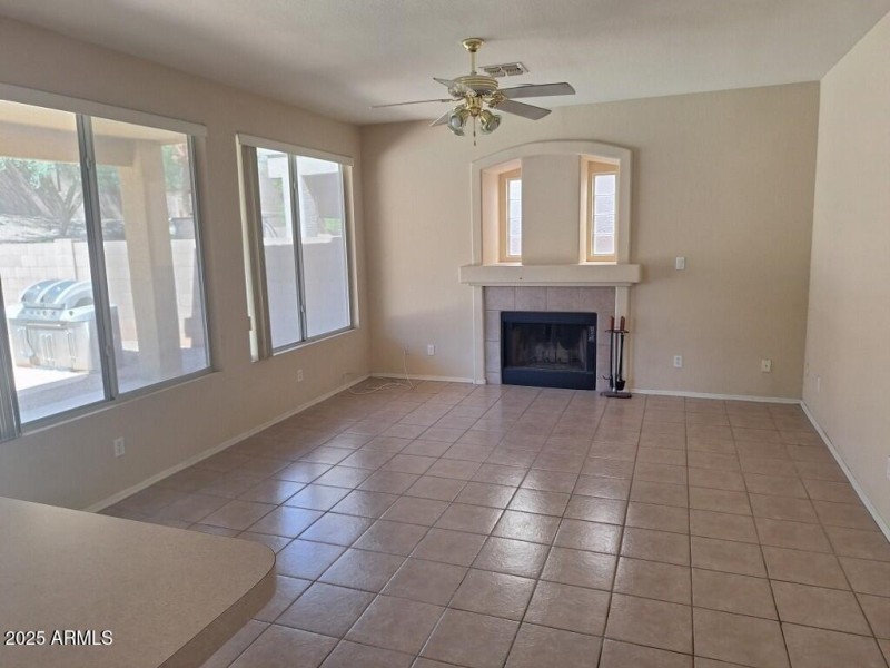 family room w fireplace