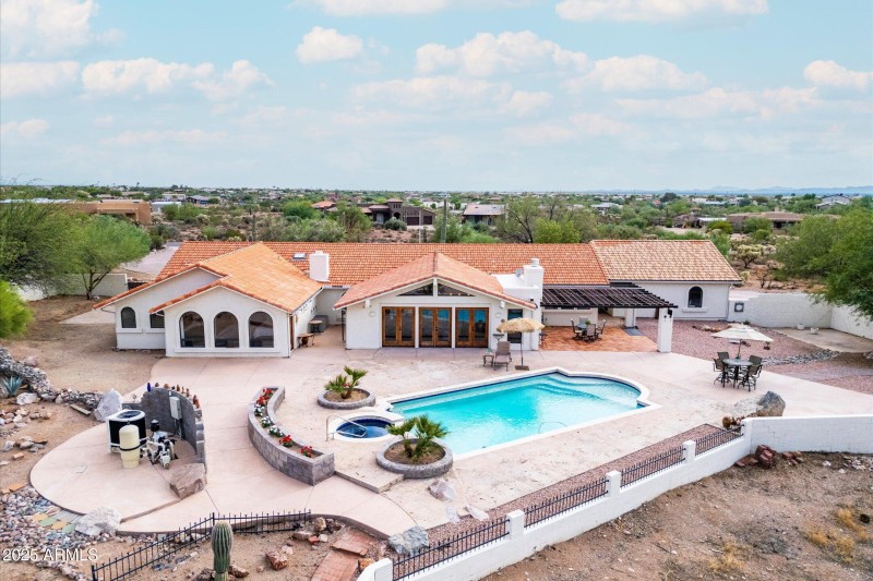 Entertainer's dream backyard