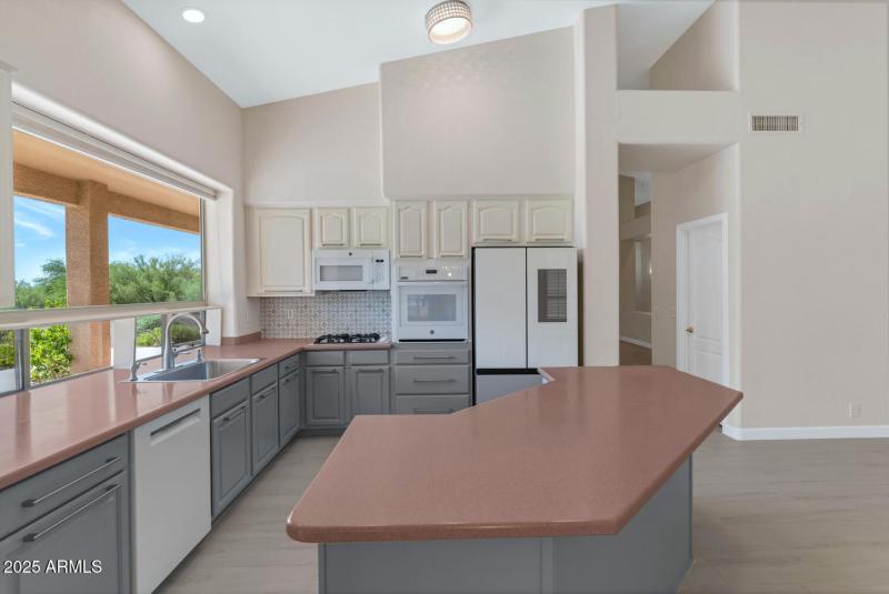 6751 E Duane Ln-large-017-042-6751 E Dua