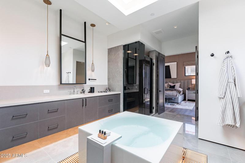 030_PRIMARY BATHROOM