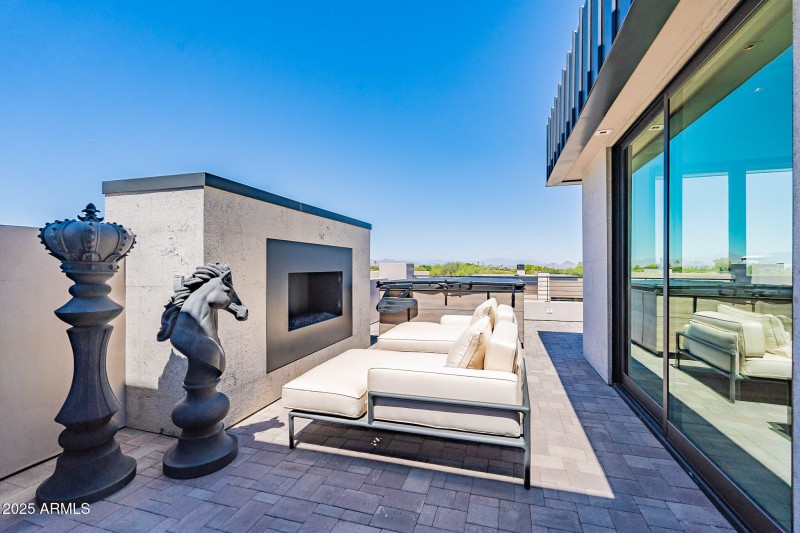 043_THIRD STORY BALCONY