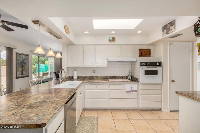 Bright large Kitchen