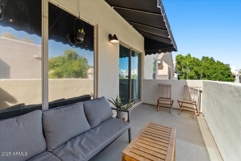 32-Bedroom 3 deck
