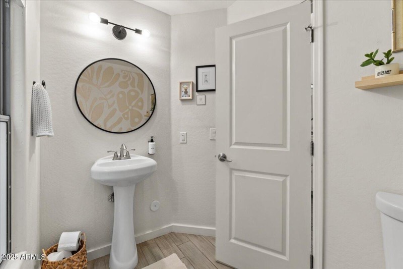 08-Half bath