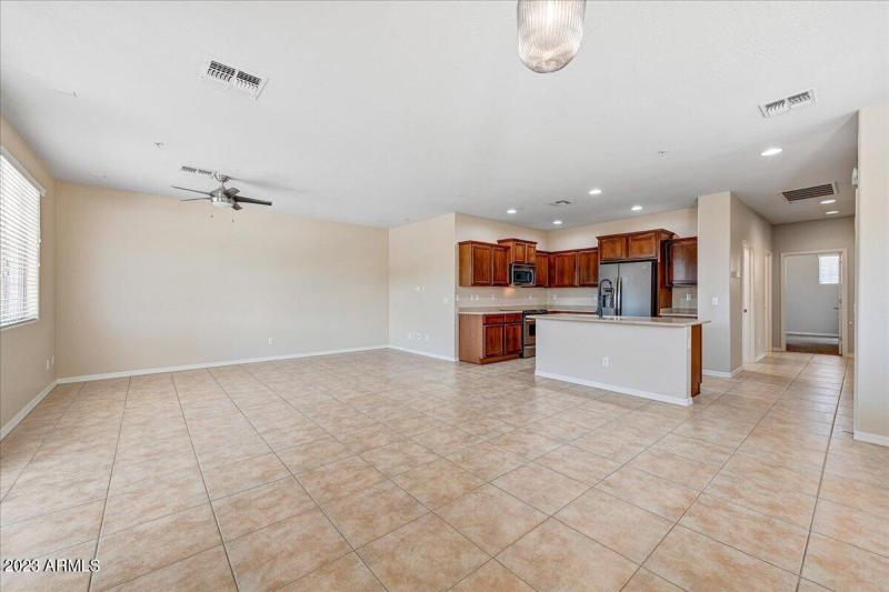 06-Living & Dining & Kitchen