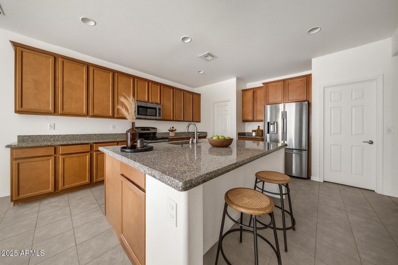 18607 W Cinnabar Ave-14-vr