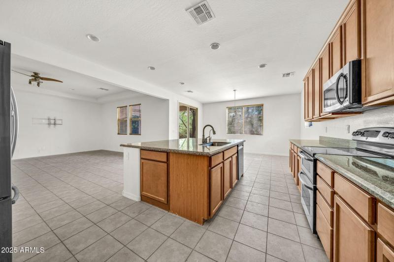 18607 W Cinnabar Ave-16