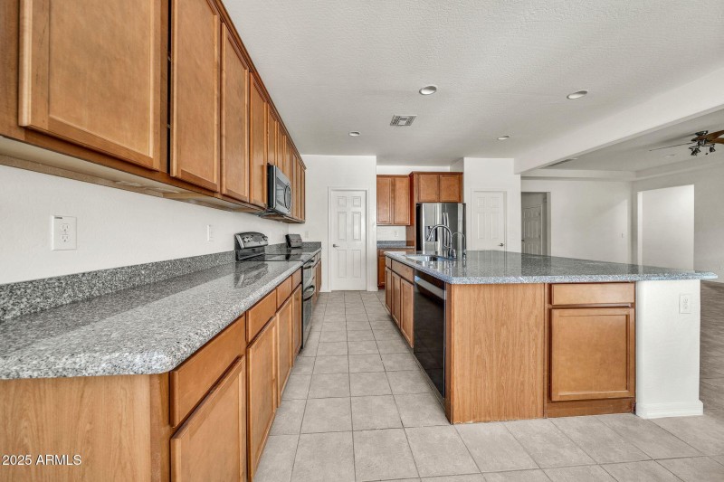 18607 W Cinnabar Ave-19