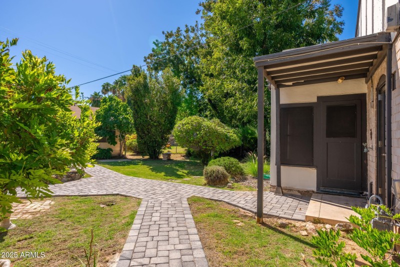 pathway between homes