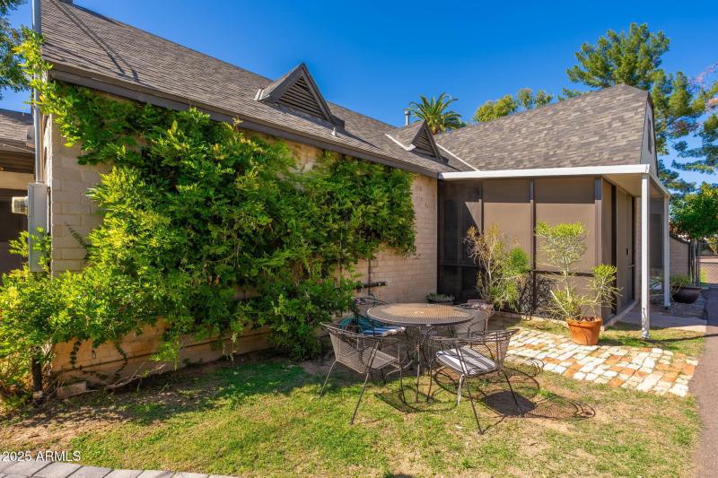 Quaint spaces everywhere