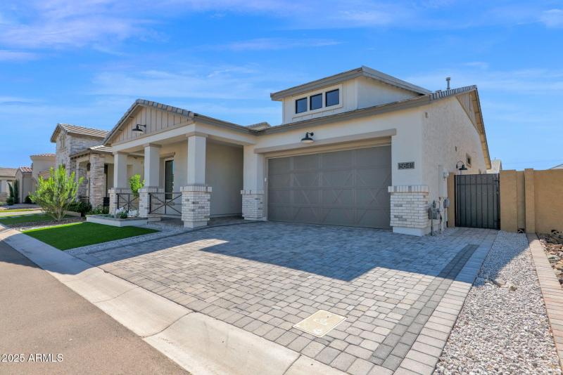 5641 Sayan - 02Exterior