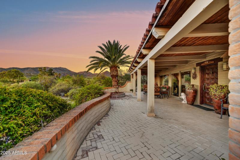 005_Front Entry View