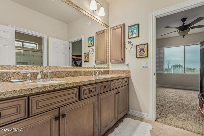 jack and jill bathroom