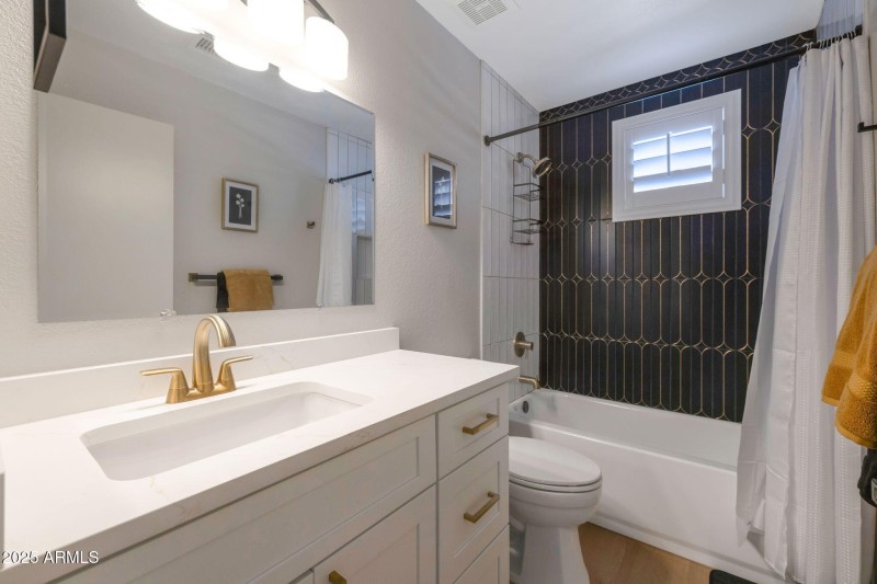 17-web-or-mls-Qp-4084