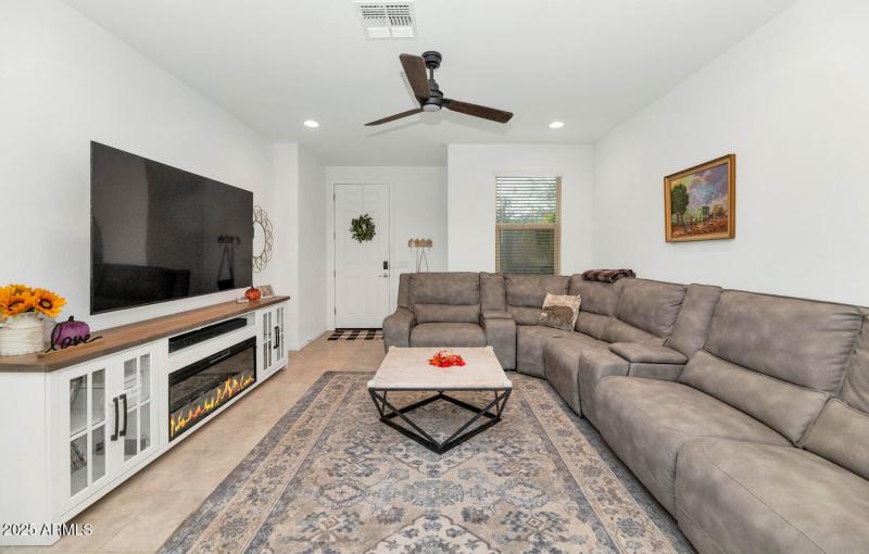 4531 Greenleaf Dr-large-008-026-4531 Gre