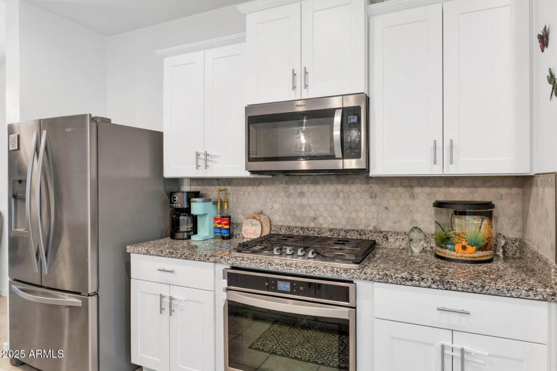 4531 Greenleaf Dr-large-011-019-4531 Gre