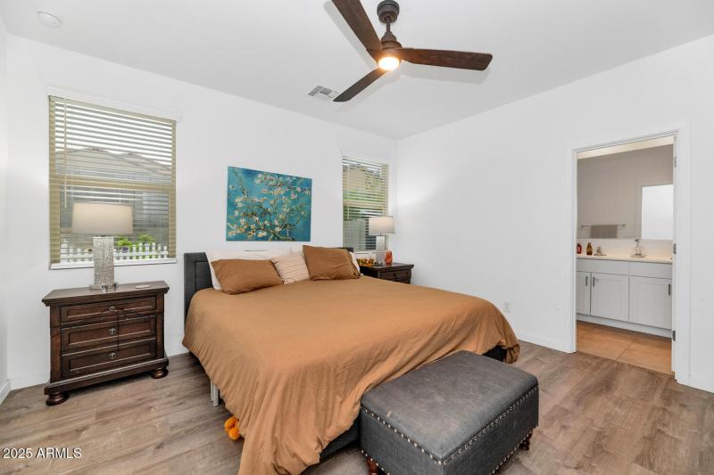 4531 Greenleaf Dr-large-014-022-4531 Gre