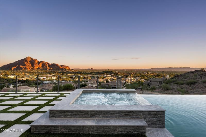 011_Pool Views