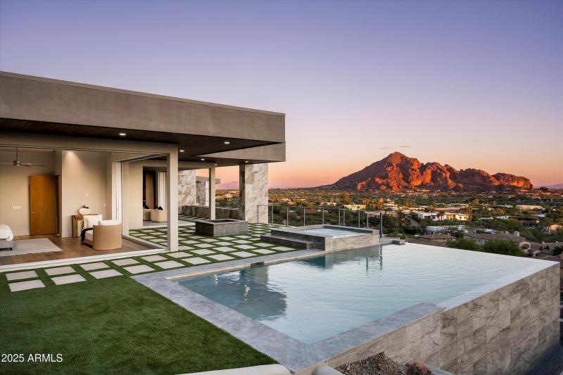 012_Pool Views