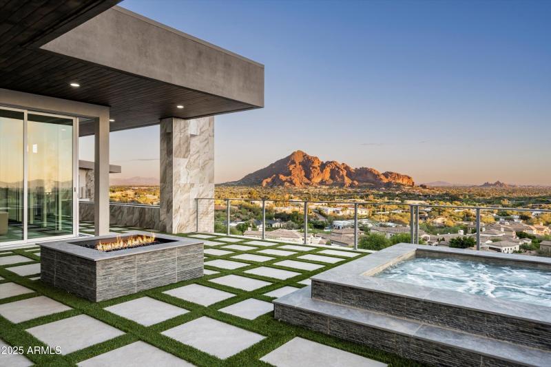 019_Pool Views